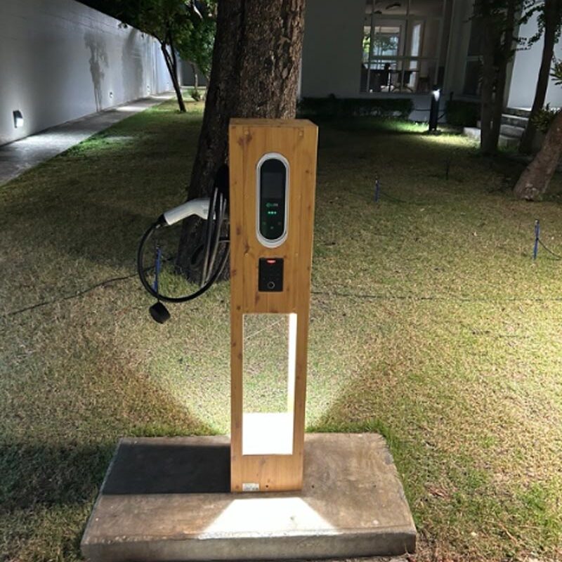 DaVinci Smart Bollard with EV charging capability