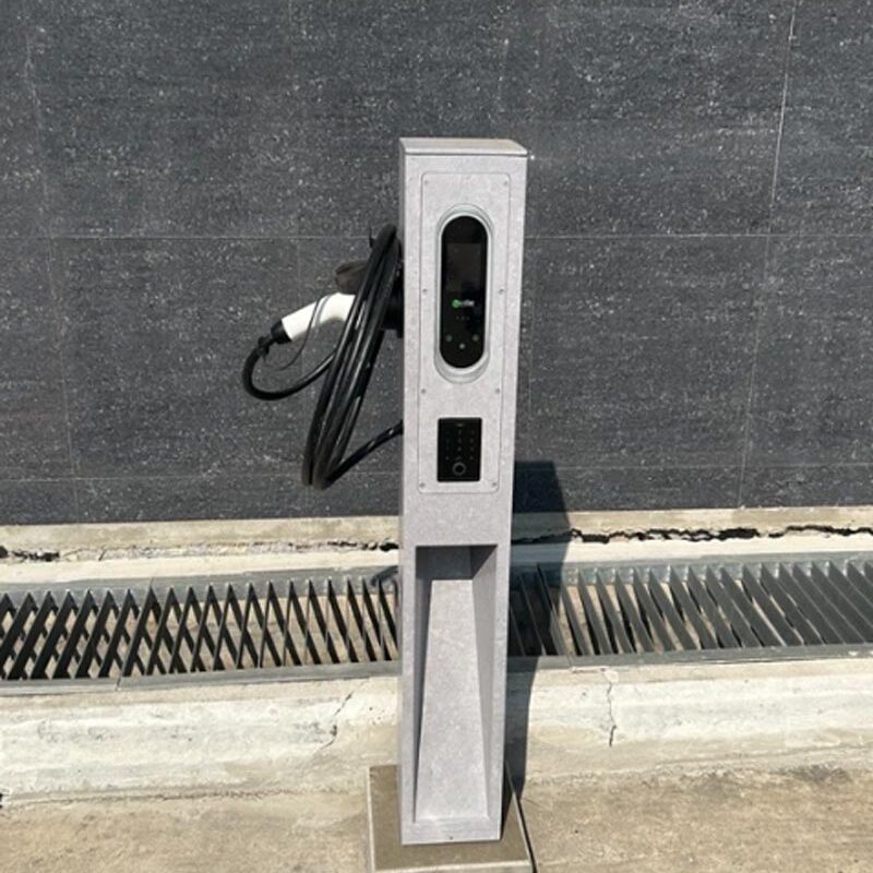 DaVinci Smart Bollard with EV charging capability